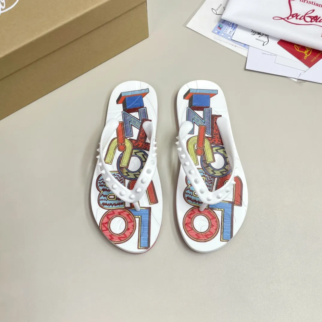 [CL red sole shoes] P: 280💰 size 38-45 Men’s classic slippers, made on the official website 1:1, the original factory specializes in original materials ➖ OEM 3D printing pattern production ➖ Original ultra-light anti-slip outsole. Super fashionable and super comfortable, handsome on the feet, a must-have for men in summer! !